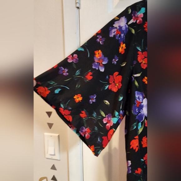 Reitmans Boatneck Blouse, Size XL, Red Floral & Black - Picture 5 of 5